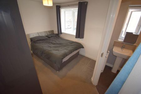 3 bedroom semi-detached house to rent - Photo 5