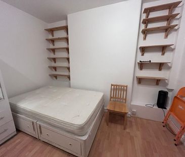 Studio Flat, London, SW1V - Photo 1