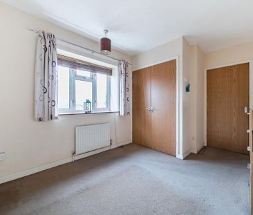 3 bedroom end of terrace house to rent - Photo 2
