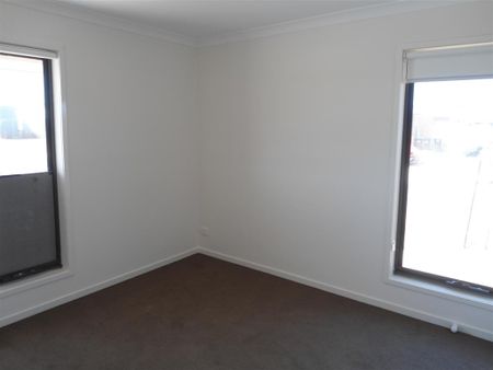 LOVELY 3 BEDROOM HOME - Photo 4