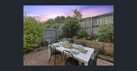 North-Facing & Private – A Peaceful Courtyard Retreat in Mooloolaba - Photo 5