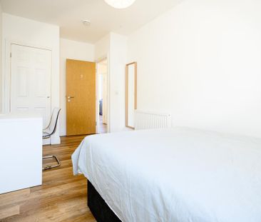 3 bedroom apartment to rent - Photo 4