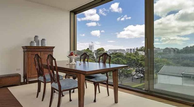 MAC Luxury - Fully Furnished and Basking in Natural light. - Photo 1