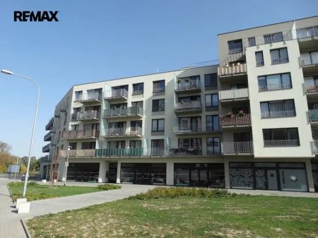 Exkluzivní pronájem novostavby zařízeného klimatizovaného bytu 2+kk+B -Pardubice-centrum - Photo 3
