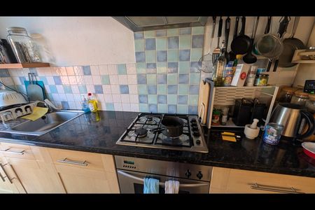 Room in a Shared House, London, CR4 - Photo 5