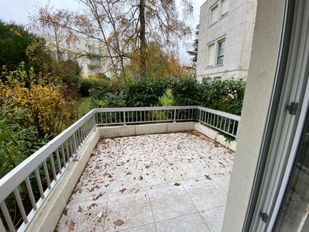 GRAND STUDIO 33.43 m2 MEUBLE AVEC TERRASSE PRIVATIVE AVENUE DUTARTRE - Photo 2