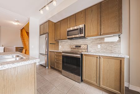 For Lease - 422 Athabasca Common, Oakville, Ontario - Photo 4