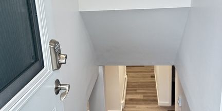 Trés Beau 4 1/2 Rénové Au Demi Sous-sol - Photo 3