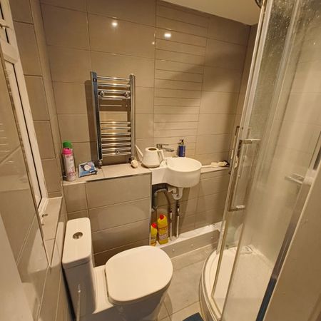 Room in a Shared House, St. Georges Avenue, E7 - Photo 3