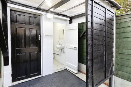 3 bedroom flat to rent - Photo 5