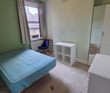 4 bedroom terraced house to rent - Photo 5