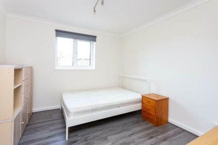 3 Bedroom Apartment To Let - Photo 3