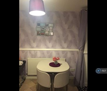 2 bedroom semi-detached house to rent - Photo 5