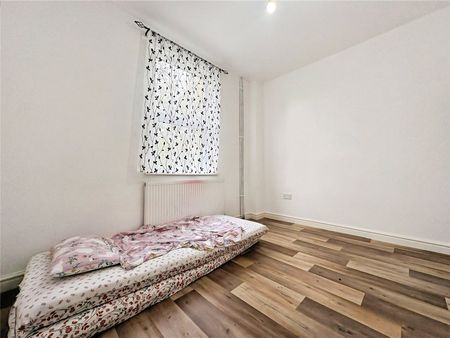 Myrtle Road, Hounslow, TW3 1QE - Photo 2