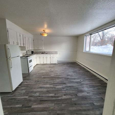 1424 College Avenue, Regina - Photo 2