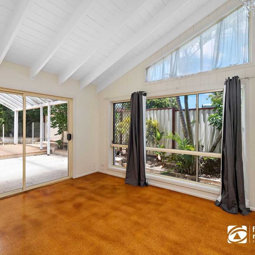 SPACIOUS FAMILY HOME + CENTRAL CLEVELAND + OUTDOOR ENTERTAINING OVERLOOKING THE SPARKLING POOL - Photo 1