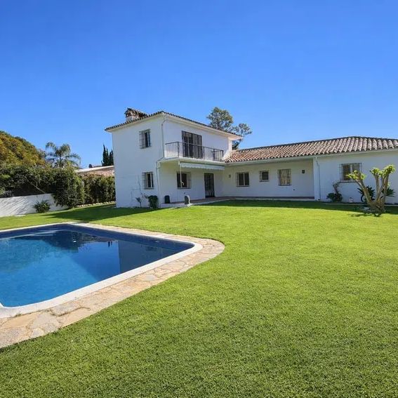 Alquiler de casa o chalet independiente en Calle Higueral de Artola, 12 - Photo 1