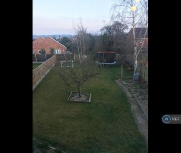 3 bedroom semi-detached house to rent - Photo 2