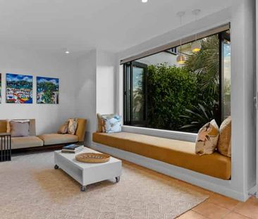 Immaculate Fully Furnished Executive Home - Photo 3