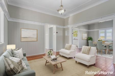 Character Family Home in Brassall - Photo 2