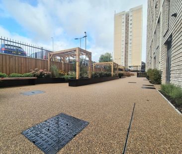 Cow Green, Halifax - Photo 2