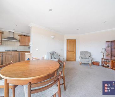 3 bedroom ground floor flat to rent - Photo 5