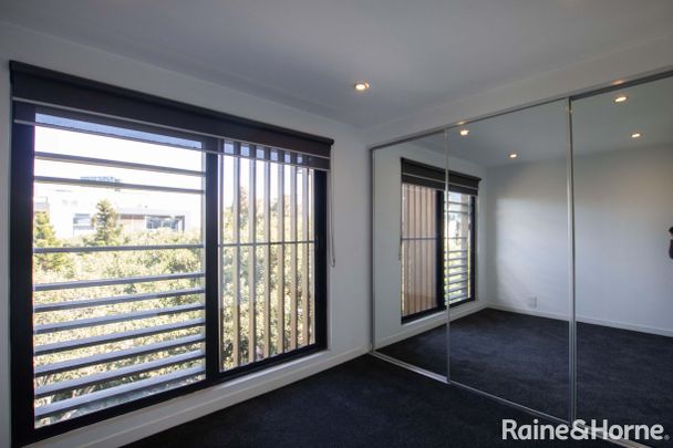 24 Leven Avenue, Docklands, VIC 3008 - Photo 1