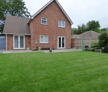 3 bedroom detached house to rent - Photo 2