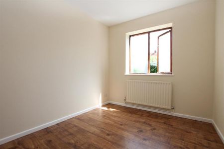 2 bedroom detached bungalow to rent - Photo 2