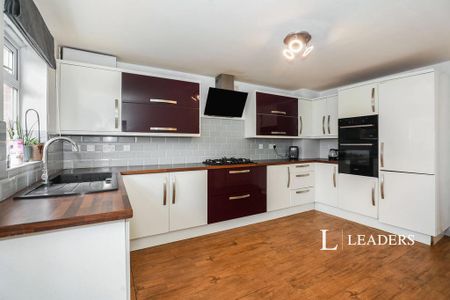 6 bedroom detached house to rent - Photo 3