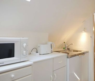 Bothfeld – Hübsches Apartment im Dachgeschoss mit Internet! - Photo 6