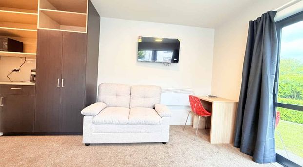 Studio apartment with Utilities Included - Photo 1