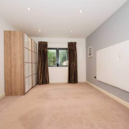 2 bedroom property to rent in Salford - Photo 1