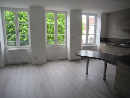 Location Appartement 3 pièces 62m² CHARLIEU 42190 - Photo 2
