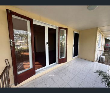 24 Earl Street, Westcourt, Qld 4870 - Photo 5