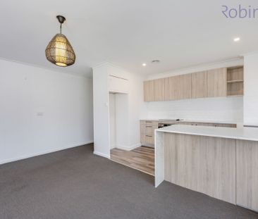 One bedroom well maintained unit a short walk to the beach and shops - Photo 3