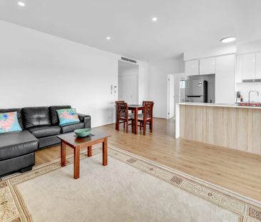 Top Floor, Two Bedroom Modern Apartment - Photo 1