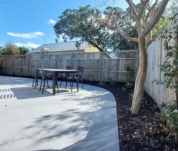 Spacious and sunny family home - Photo 5