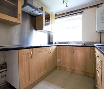 Pinewood Park, Farnborough, Berkshire, GU14 - Photo 5