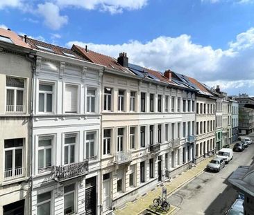 Appartement te huur in Antwerpen voor € 950 met 1 slaapkamer - Photo 2