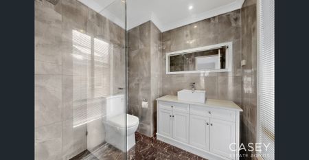 Luxury Family Living in the Heart of Springvale. - Photo 2