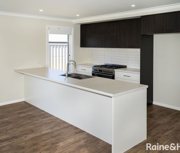 MODERN PROEPRTY IN STUNNING SUBURB - Photo 6