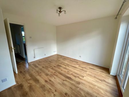 2 bedroom semi-detached to let - Photo 3