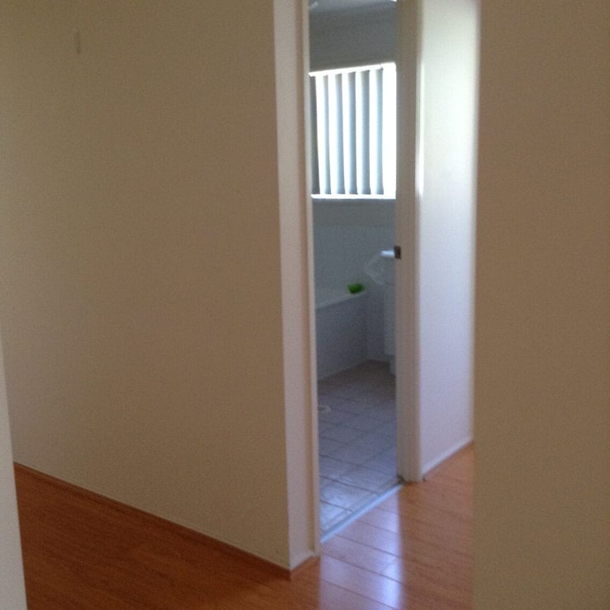 Room for rent in Arundel - Photo 1