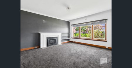 Ideal for Students or Families - In the heart of Sandy Bay! - Photo 3