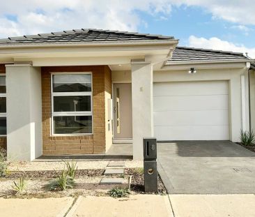 8 Reunion Parade, Tarneit VIC 3029 - Photo 1