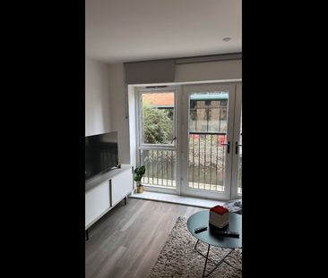 Room in a Shared Flat, Marina Place, B16 - Photo 2