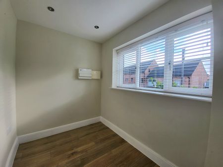 4 bedroom detached to let - Photo 4