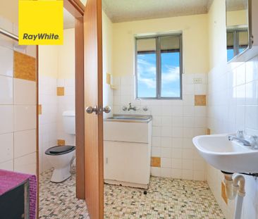 Spacious Unit with Everyday Convenience - Photo 4