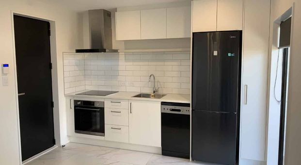 Modern 2 Bedroom Townhouse With Parking - Photo 1